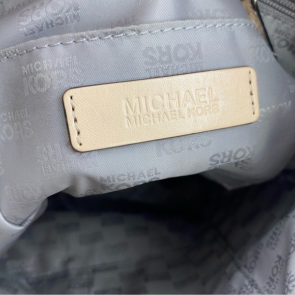 MICHAEL KORS COOPER METALLIC SIGNATURE TOTE BAG - Picture 6 of 11